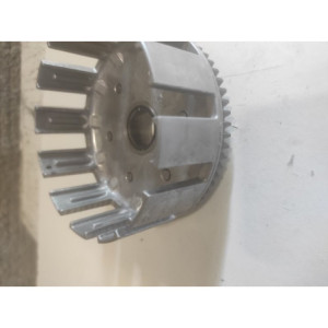 KP PIECES  cloche embrayage 1989 bas moteur
