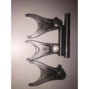 KP PIECES  fourchette 2010 2016 bas moteur