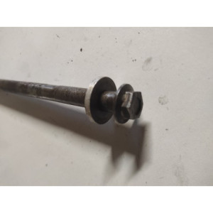 KP PIECES  axe de roue arrière 1984 1985 partie cycle
