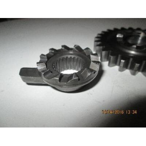 KP PIECES  pignon de kick 1990 1995 bas moteur