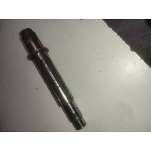 KP PIECES  arbre secondaire 1982 1983 1985 1986 1987 bas moteur