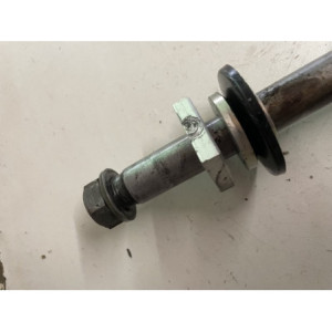 axe roue arrière yzf/wrf 250 /450 2001 2004 yz 125/250 1999 2004