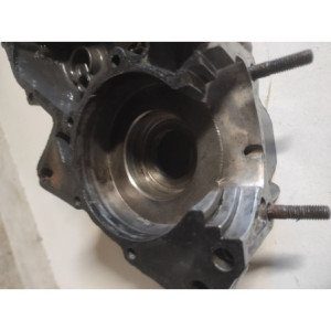KP PIECES  demie carter moteur gauche bas moteur