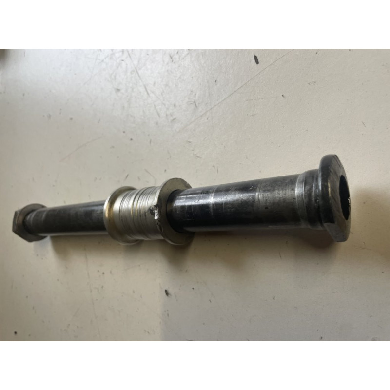 axe de roue arrière cr 125/250 2002 2006 crf 250/450 2004 2008 axe de roue arrière cr 125/250 2002 2006 crf 250/450 2004 2008