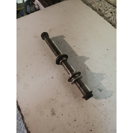 axe de roue arrière yz 125/250 1989 1998